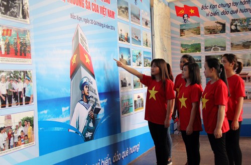 Bac Kan displays maps, documents on Vietnam’s sovereignty - ảnh 1